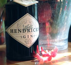 Prøv også Hendrick s gin.