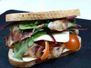 Prøv også Sandwich med bacon, tomat, cheddar og spinat.