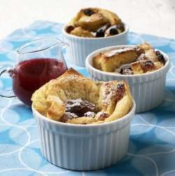 Prøv også Gammeldags brødpudding med rom og rosiner.