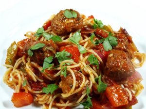 Prøv også Pasta og tomatsaus med kyllingboller.