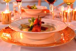 Prøv også Potet og purreløksuppe, servert med sprøstekt spek.
