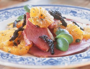 Prøv også Røkt lammelår med mandarinsalat til juletapas.