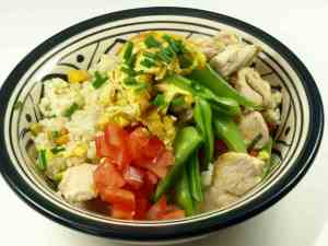 Prøv også Stekt ris med kylling (fried rice).