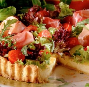 Prøv også Ostepai med salat.