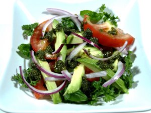 Prøv også Tomatsalat med pesto og avocado.