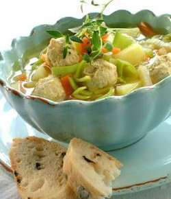 Prøv også Grønnsaksuppe med fine kyllingboller.