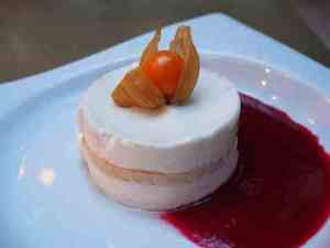 Prøv også Panna Cotta med bringebærkrem.