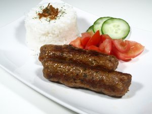 Prøv også Cevapi 1 (serbisk pølse).