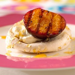 Prøv også Marengsrede med grillet nektarin og sitroncreme.