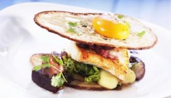 Prøv også Norsk Kveite ”steaksandwich” med syltet sopp og rødbeter.