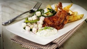 Prøv også Grillede kyllinglår med tzatziki og båtpoteter..