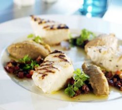 Prøv også Grillet steinbit, auberginepuré og lun grønnsaksvinagrette.