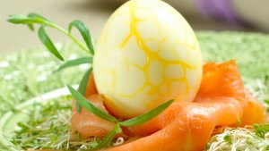 Prøv også Krakelerte egg i lakserede.