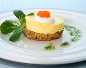 Prøv også Egg Royal med crème fraîche og løyrom.