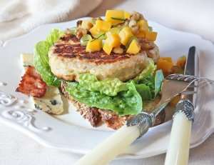 Prøv også Kalkunburger med blåmuggost og mangosalsa.