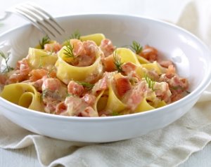 Prøv også Tagliatelle med røkelaks i kremet tomatsaus.
