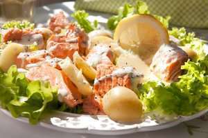 Prøv også Laks og potetsalat med sursøt rømmedressing.