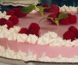 Prøv også Bringebærfromasjkake.