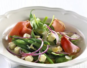 Prøv også Spinatsalat med skinke og fetaost.