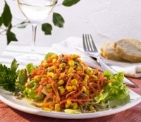 Prøv også Gulrot-maissalat med honning og krydderurter.