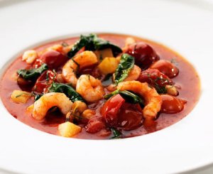 Prøv også Rekesuppe med spinat, kikerter og plommetomater.