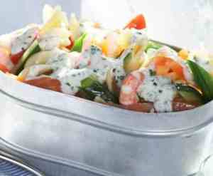 Prøv også Pastasalat med røykt laks og dressing.