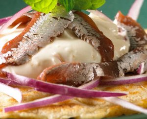 Prøv også Blini med ansjos, løk og rømme.