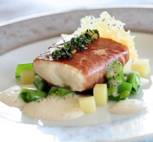 Prøv også Kveite stekt med parmaskinke og kremet saus av parmesan.