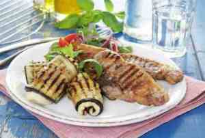 Prøv også Lammekoteletter med halloumi - og aubergineruller.