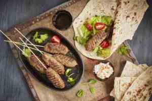Prøv også Sis köftesi - tyrkisk kebab.