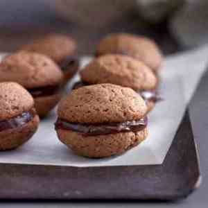 Prøv også Sjokolade whoopies med appelsinfyll.