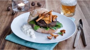 Prøv også Reinsdyrburger med kantareller og multedressing.