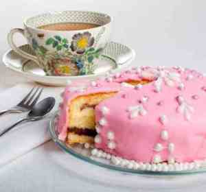 Prøv også Festkake med vaniljekrem og sjokolade.