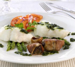 Prøv også Ovnsbakt torsk med bacondadler og pesto.