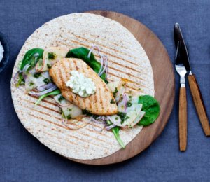 Prøv også Kyllingwrap med spinat og rødløksalsa.