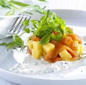 Prøv også Ost og røkelakstartar med rømmedressing.