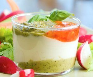 Prøv også Hvit geitostdipp med pesto.