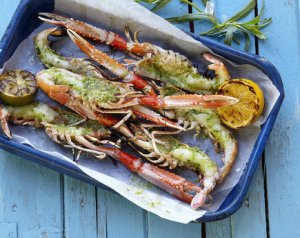 Prøv også Grillet sjøkreps med estragon- og hvitløkssmør.