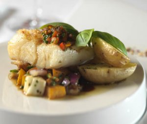 Prøv også Stekt tørrfisk med urtedressing og saltbakte mandelpoteter.