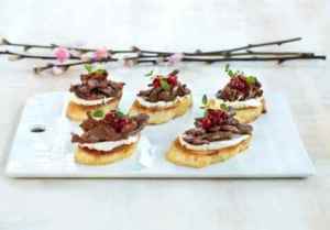 Prøv også Bruschetta med kremost og reinsdyrskav.