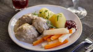 Prøv også Reinsdyrkaker i kremet viltsaus.