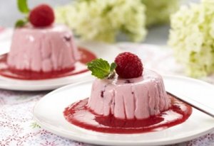 Prøv også Bringebærpudding med bringebærsaus.