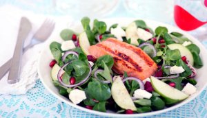 Prøv også Salat med laks, fetaost og granateple.