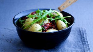 Prøv også Nypotetsalat med soltørket tomat.