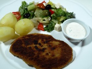 Prøv også Ostesnitzel med salat, poteter og dressing.
