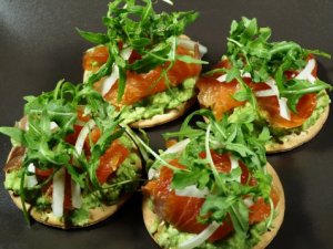 Prøv også Røkt laks og avocado på kjeks.