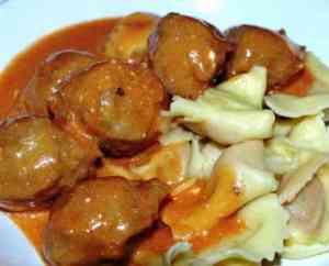 Prøv også Tortellini med kjøttboller i tomatsaus.