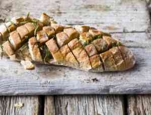 Prøv også Pull-apart baguette med hvitløksmør og urter.