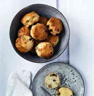 Prøv også Scones med appelsin, rosiner og nøtter.
