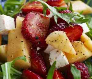 Prøv også Jordbær- og melonsalat med limedressing.